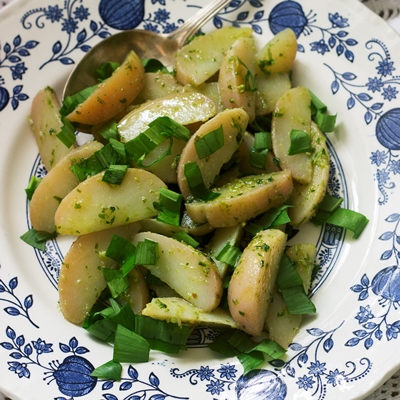 Салат картофельный с чесноком