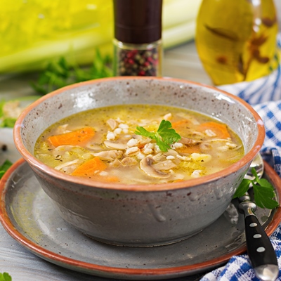 Постный картофельный суп с перловкой и грибами