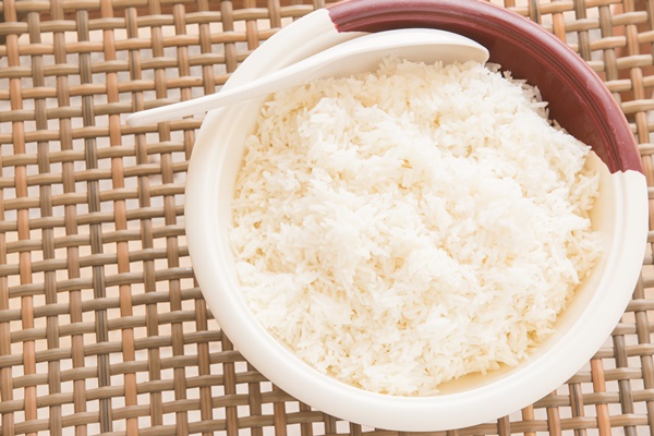 a bowl of jasmine rice top view - Котлеты из картофеля и риса