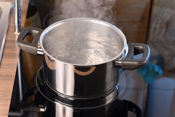 boiling water in a pan on a hot electric stove - Русский квас