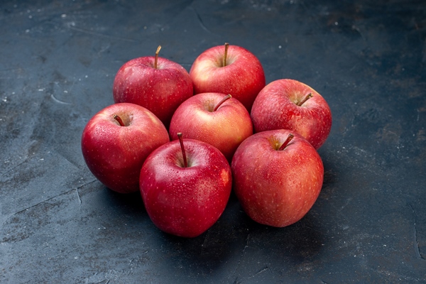 bottom view fresh red apples on dark table - Яблоки с вареньем и миндальным молоком