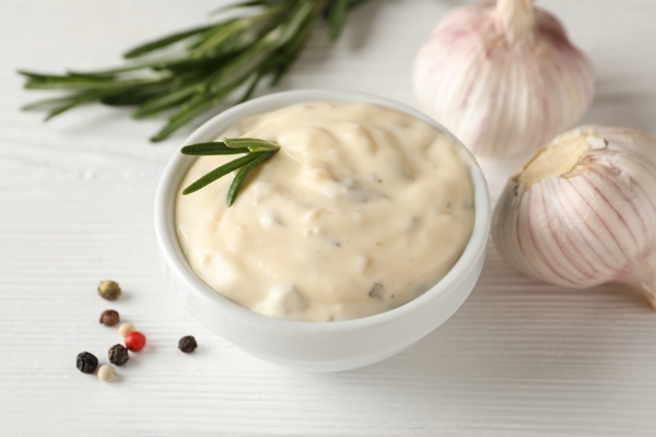 bowl of garlic sauce ingredients on white - Чесночный соус для картошки
