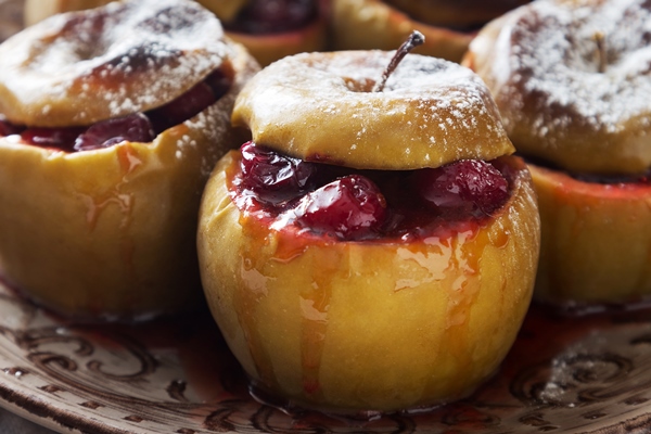 brown plate of baked apples with cranberries - Яблоки с вареньем и миндальным молоком