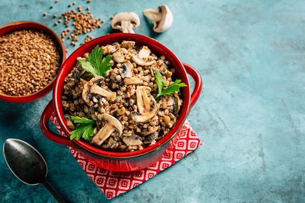 buckwheat porridge with mushrooms vegan food - Постная гречневая каша