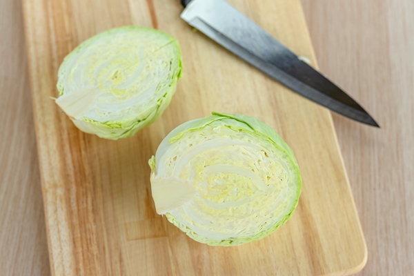 cabbage and cutted cabbage on wooden - Рагу из картофеля с красным сладким перцем и капустой