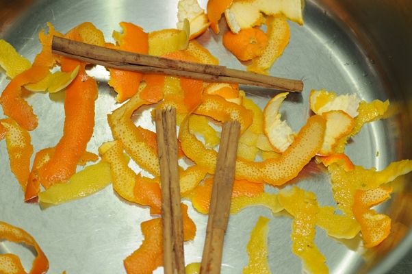 cinnamon sticks and dried orange peel - Кисель жидкий горячий