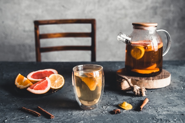 citrus tea in a transparent teapot on a gray concrete - Чай лимонный