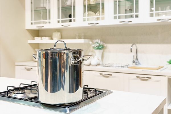close up of stainless steel cooking pot on gas stove in modern home kitchen - Судак разварной под разными соусами
