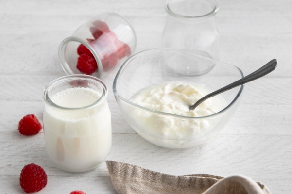 dairy products and raspberries arrangement - Домашний творожный десерт с ягодами
