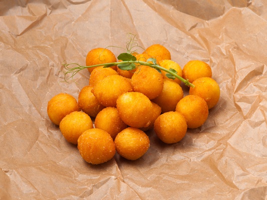 deep fried cheese or potato balls on craft paper - Картофельные орешки