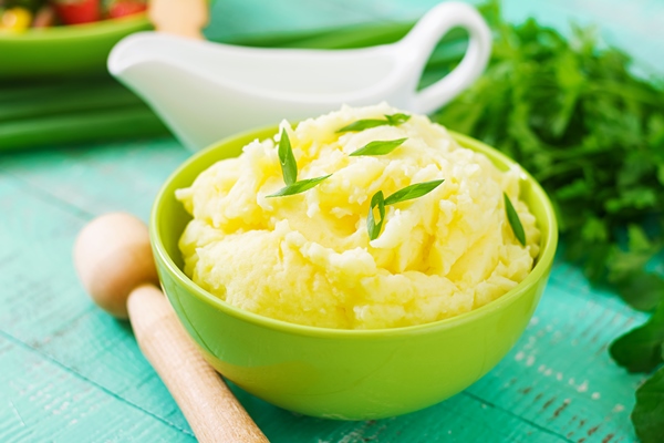 fresh mashed potatoes with bowl - Пюре из картофеля с брюквой