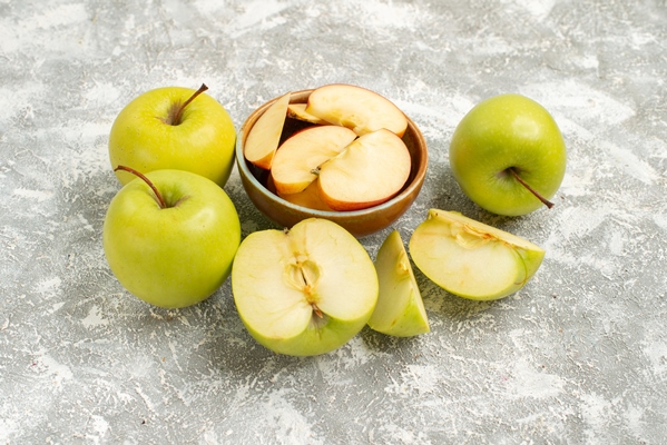 front view sliced fresh apples fresh fruits - Капуста тушёная