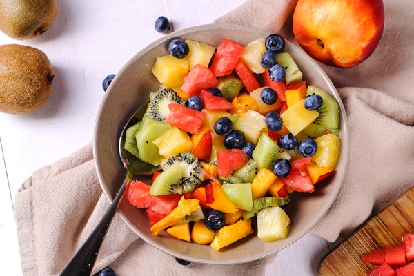fruit salad - Мюсли с йогуртом и соком