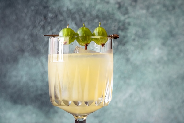 gooseberry gin smash cocktail - Кисель из крыжовника