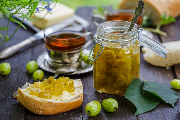 green gooseberry jam on a wooden table - Маседуан из крыжовника