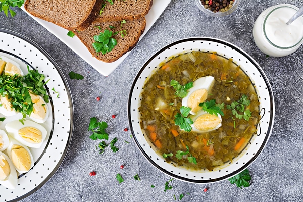 green sorrel soup with eggs summer menu - «Зелёный» суп с крапивой