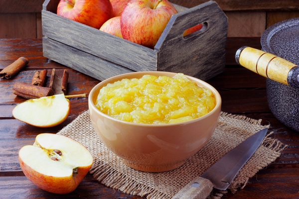 homemade apple sauce or apple puree in ceramic bowl over rustic wooden table top view - Мусс яблочный без желатина