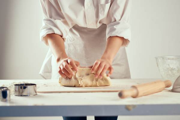 kitchen chef kneading dough professional homework baking - Тесто на дрожжах заварное