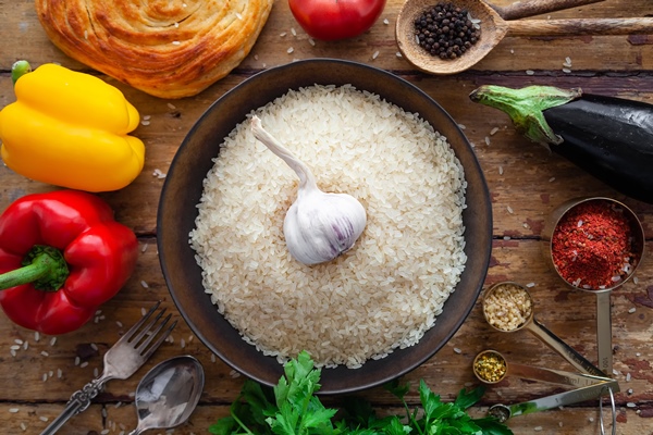 pilaf ingredients rice vegetables pita cutlery spices - Овощной постный плов