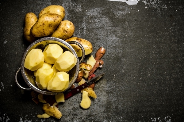potato food the concept of wet peeled potatoes on a stone background free space for text top view - Постный суп из свежих грибов с овощами