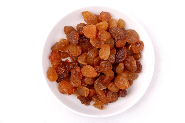 raisin in a plate isolated - Торт постный