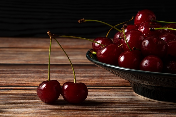 red cherries in a plate - Желе вишнёвое