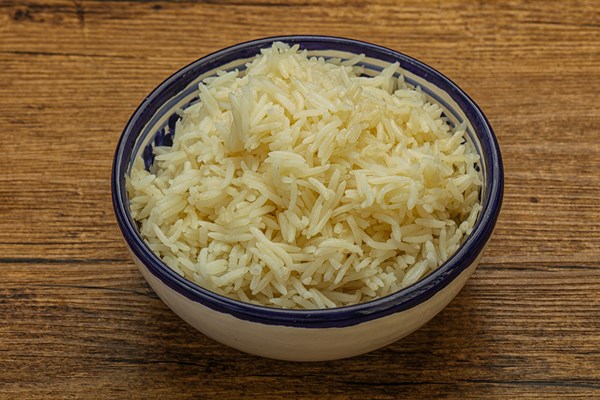 steamed basmati rice in the bowl - Пирог с рисом и рыбой