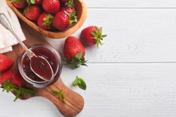 strawberry jam strawberry jam in glass jar with fresh berries plate on white wooden table background closeup homemade strawberry fruity jam top view with copy space - Слоёный сладкий русский пирог