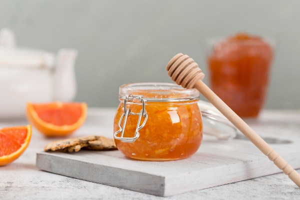 sweet homemade natural jam and honey dipper - Домашний творожный десерт с ягодами