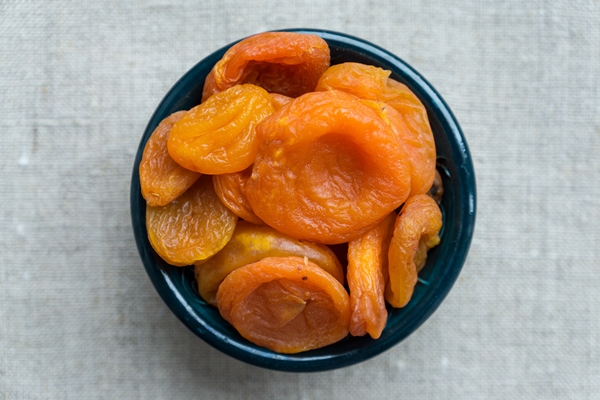 top view at a little bowl with dried apricot - Начинка из кураги