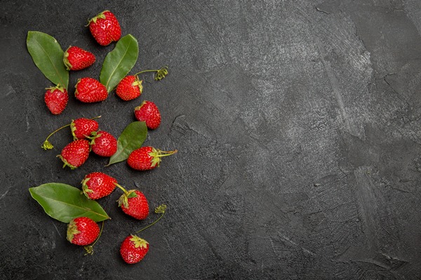 top view fresh red strawberries on dark grey table berry ripe fruit color - Квас из земляники