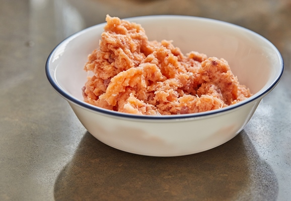 twisted minced salmon in bowl in the kitchen for making tartare - Пельмени рыбные, постный стол