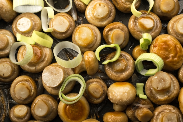 whole fried champignons - Постный картофельный суп с перловкой и грибами