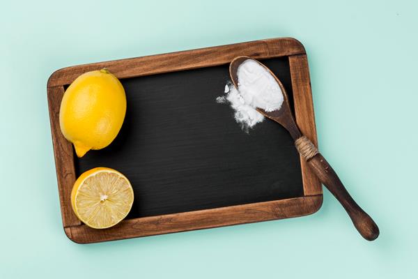 eco cleaning lemon and baking soda product copy space - Бездрожжевой гречневый хлеб