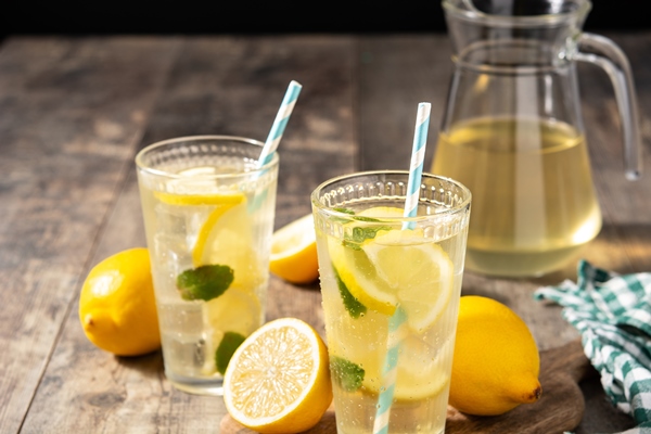 glass of fresh lemonade on wooden table - Ярославский квас