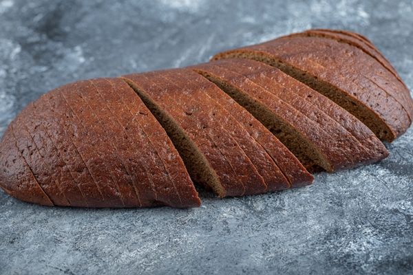 homemade fresh organic pumpernickel rye bread cut into slices high quality photo - Ларисин квас