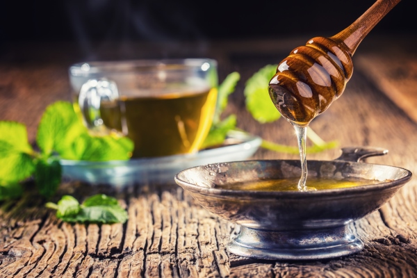 honey honey and honey dipper on rustic oak table hot herb tea in the background - Московские кислые щи