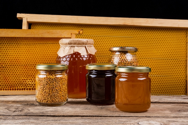 honey jars with honeycomb 1 - Лёнечкин квас