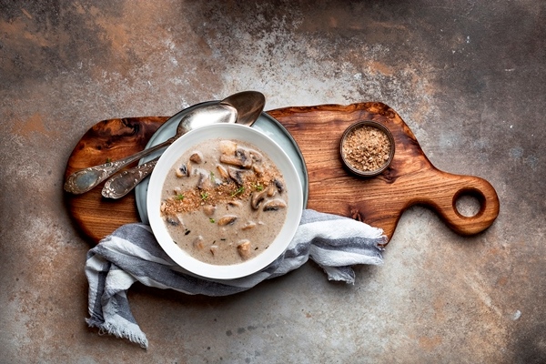 mushroom cream soup with garlic and thyme - Замороженные подосиновики