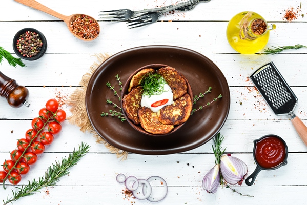 potato pancakes with sour cream ukrainian cuisine top view free space for your text rustic style - Розовые драники