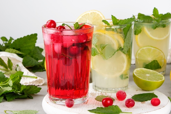 refreshing summer drink of strawberries and cranberries on a white wooden board - Кислый квас