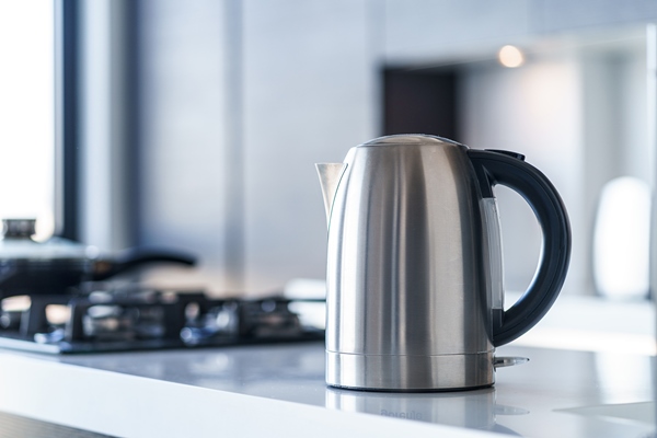 silver metal electric kettle for boiling water and making tea on a table in the kitchen interior household kitchen appliances for makes hot drinks - Квас с мятой колерованный