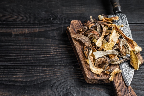 sliced porcini wild dried mushrooms on a wooden cutting board - Борщ постный украинский