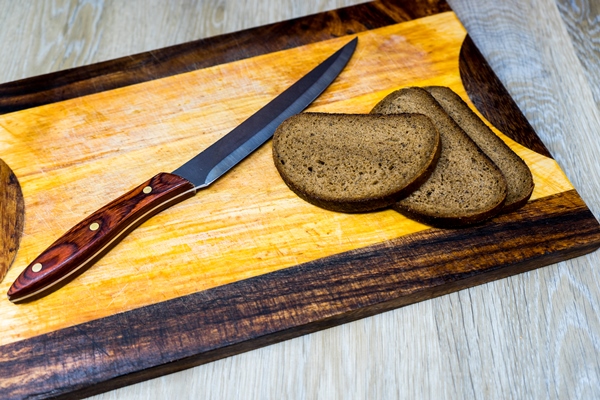 sliced rye bread on cutting board whole grain rye bread - Квас из свёклы