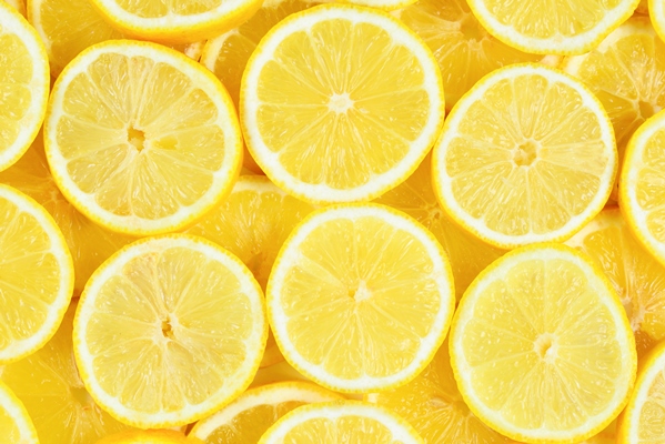 slices of fresh ripe lemons top view - Квас бабушки Нины