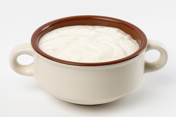 sour cream in a brown ceramic bowl on a white background fermented milk product top view - Похлёбка из свежих грибов по-нижегородски