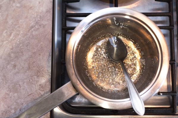 sugar syrup in a saucepan - Черничный суп с клёцками