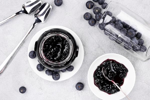 top view delicious blueberry jam 1 - Варенье из черники