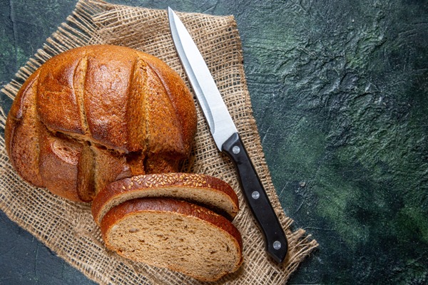 top view fresh bread on dark desk - Гречневый хлеб без пшеничной муки