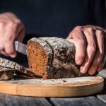 baker holding fresh bread in hands - Правила составления меню